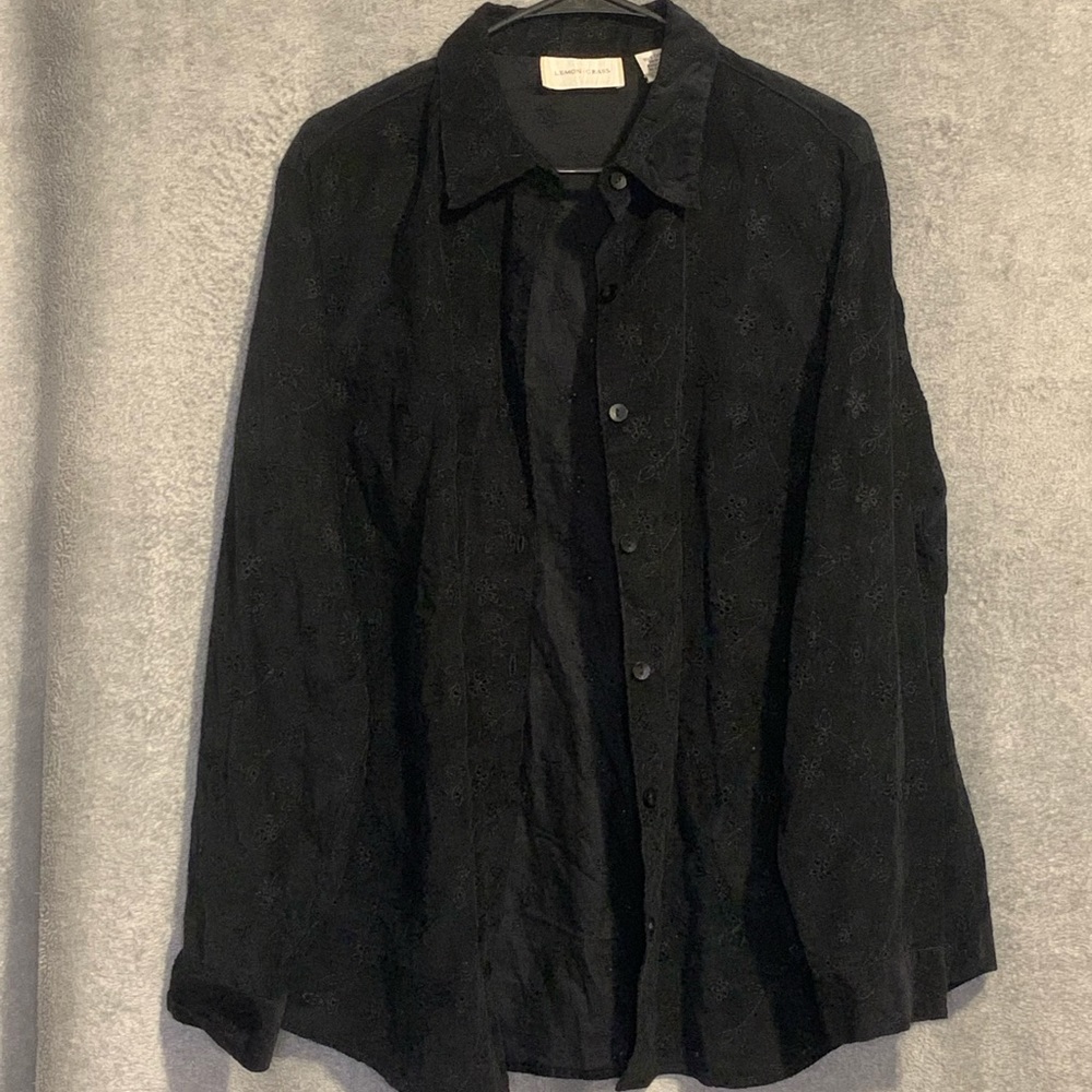 the brand is lemongrass, it is a size XLarge.